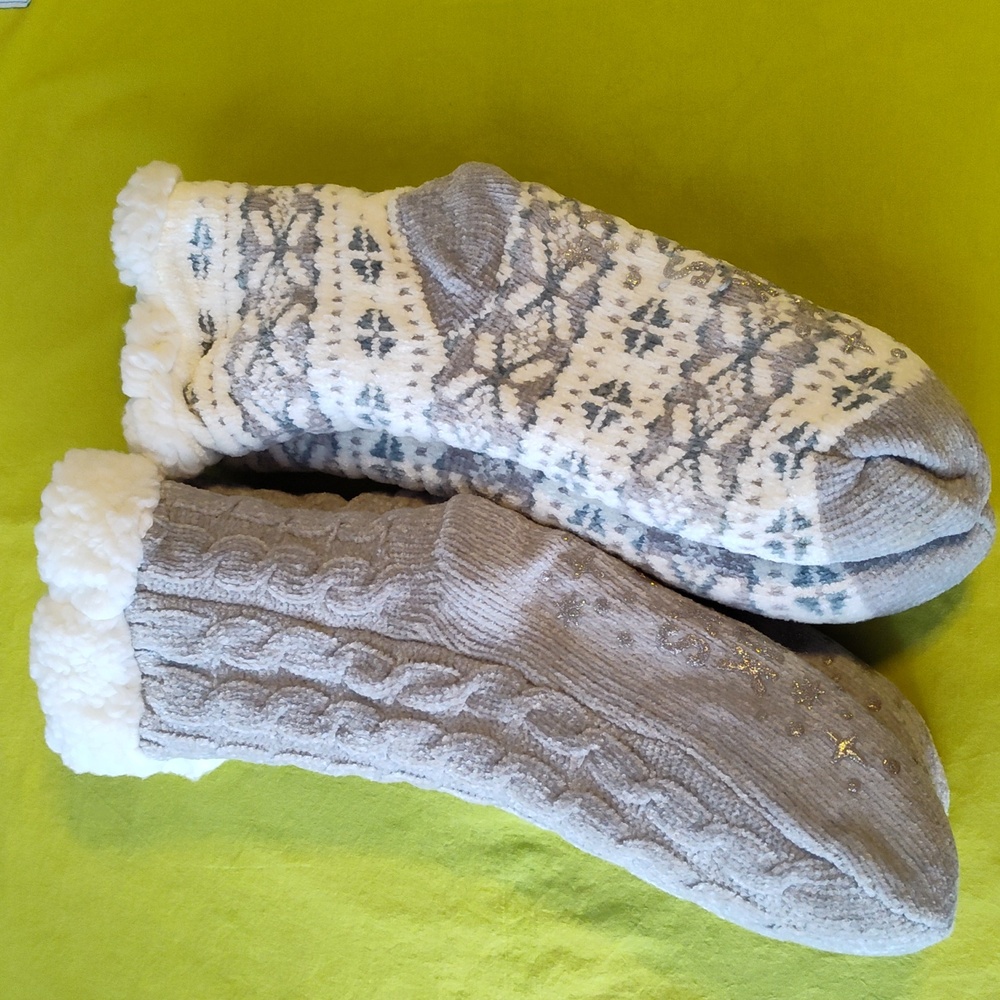 NWOT Muk Luks Chenille Plush Lined Cabin Socks - Picture 8 of 8
